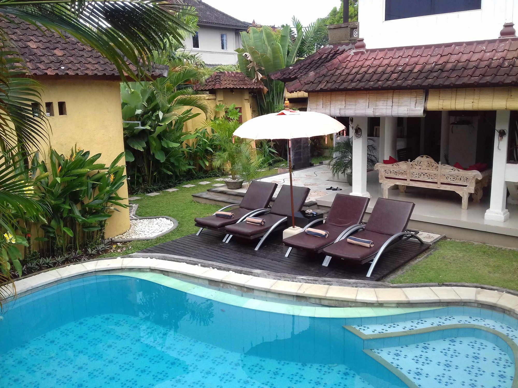 Seminyak Hideaway Hotel Buitenkant foto